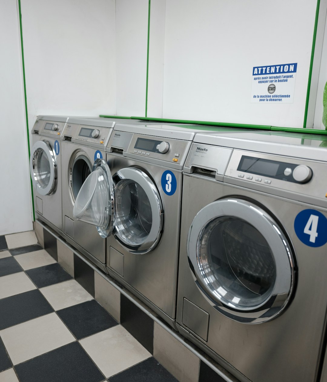 gallery-05 row-of-silver-washing-machines-in-a-laundromat-iuhcc1u-qui