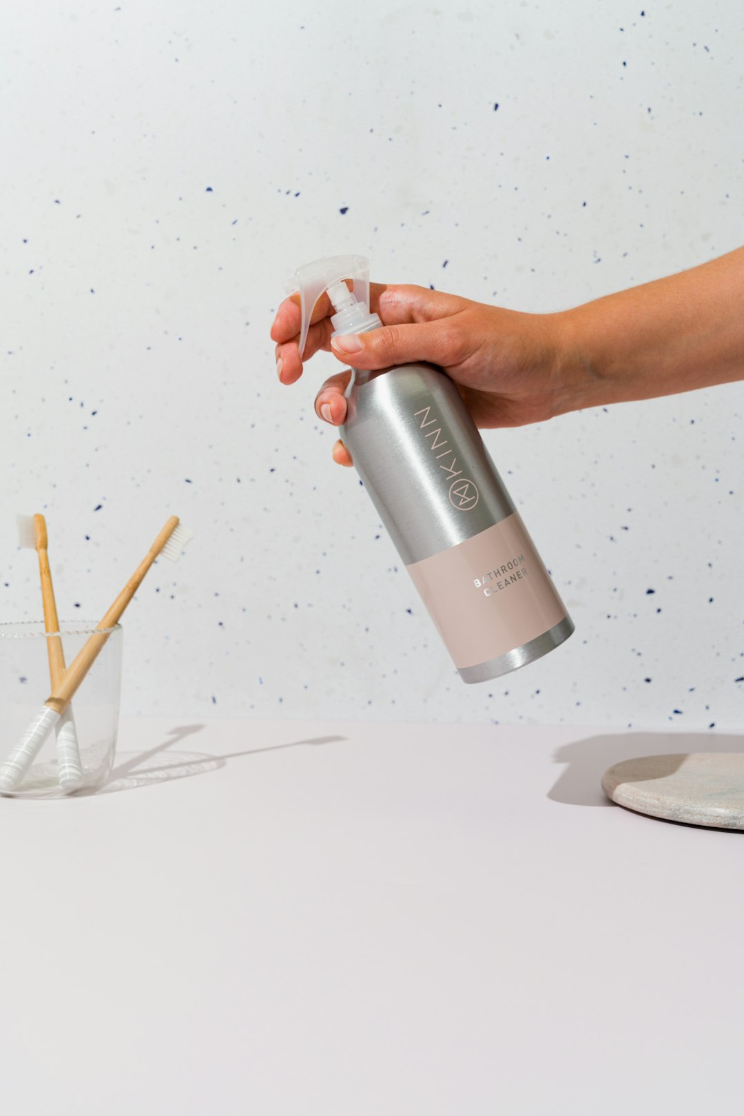 Plastic free eco-friendly, natural bathroom cleaner by KINN Living, photographed by Agnes Troszt www.sandvisuals.com